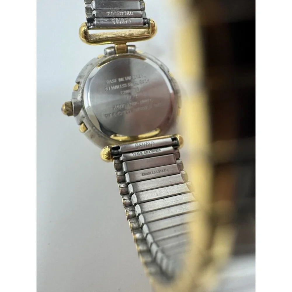 Vintage Armitron WARNER BROTHERS Bugs Bunny Silver & Gold Stretch Band Watch - Picture 5 of 6